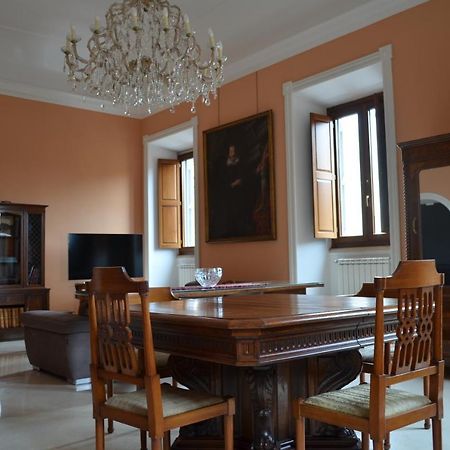 Elegante Appartamento Nel Centro Di Roma Екстериор снимка