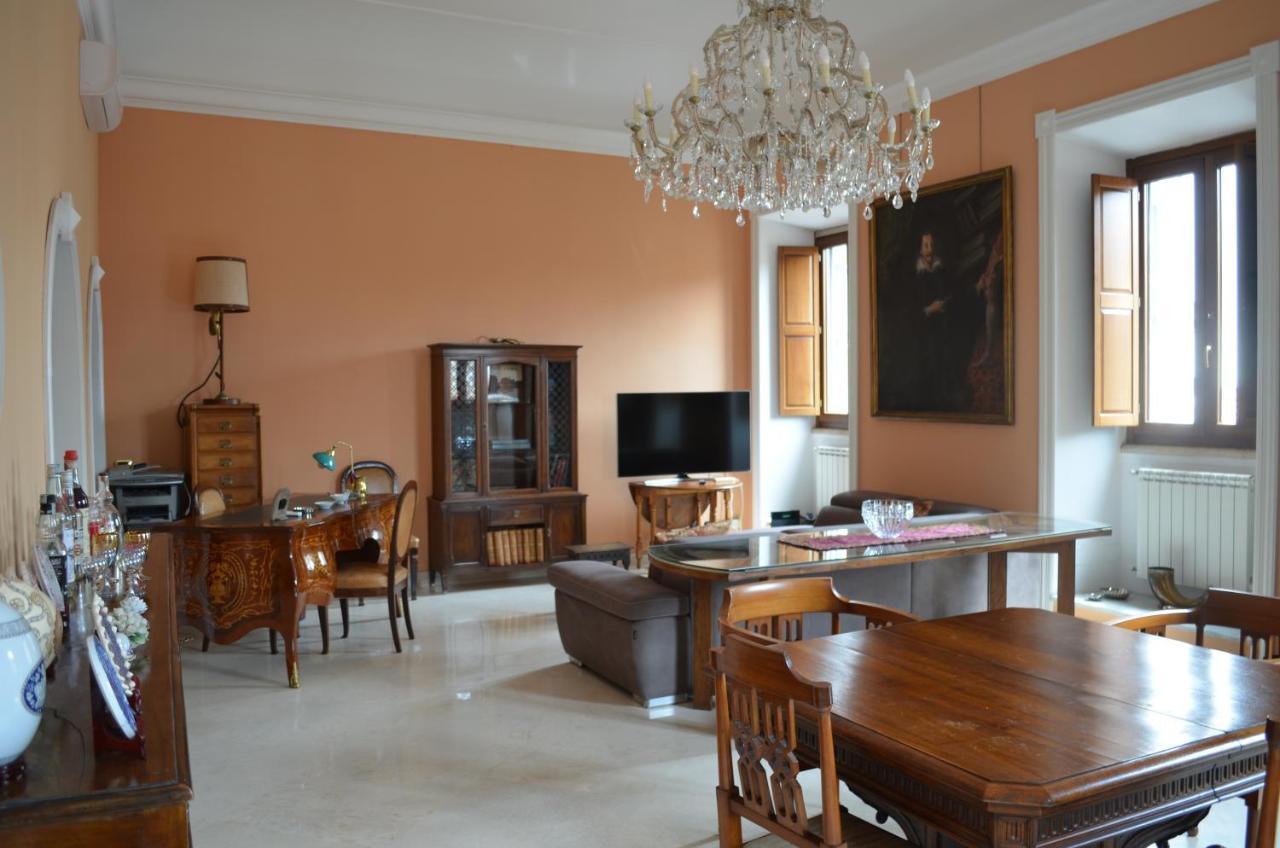 Elegante Appartamento Nel Centro Di Roma Екстериор снимка