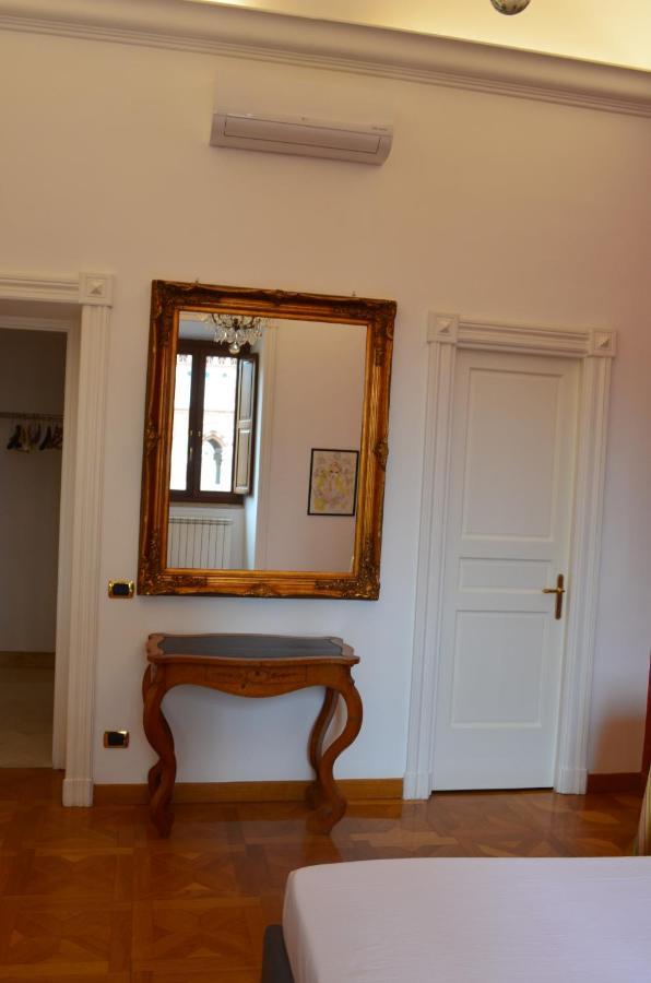 Elegante Appartamento Nel Centro Di Roma Екстериор снимка